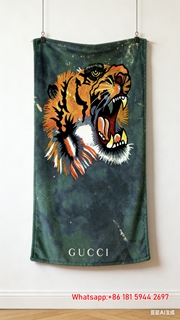 Gucci Vintage Tiger Head throw Blanket Gucci Retro Tiger Tapestry IMG_2742